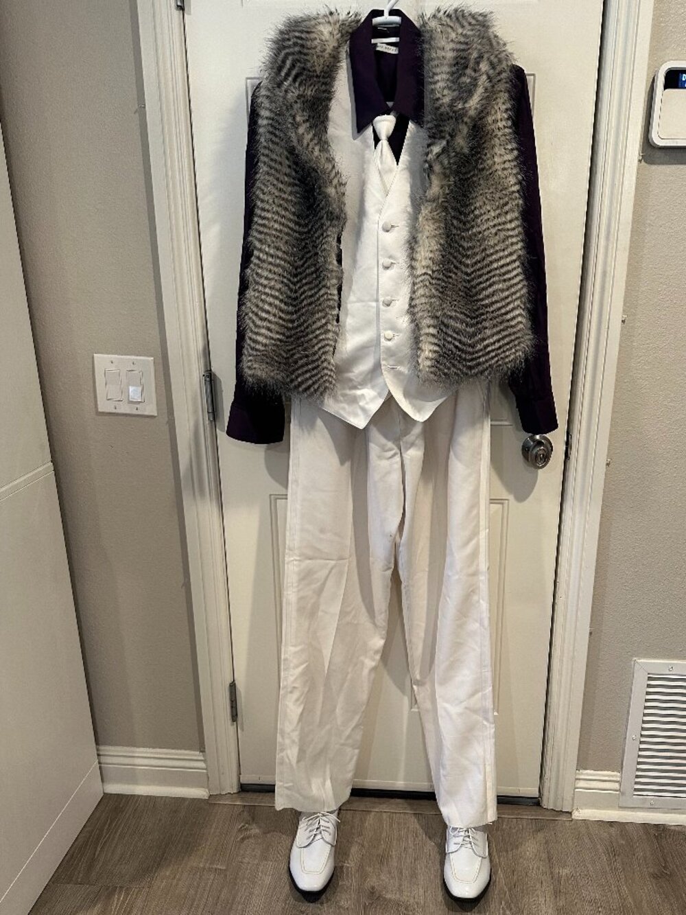 Mens 70s Disco Playboy/Vegas high Roller Costume 6pc Fur Vest White Suit Shoes